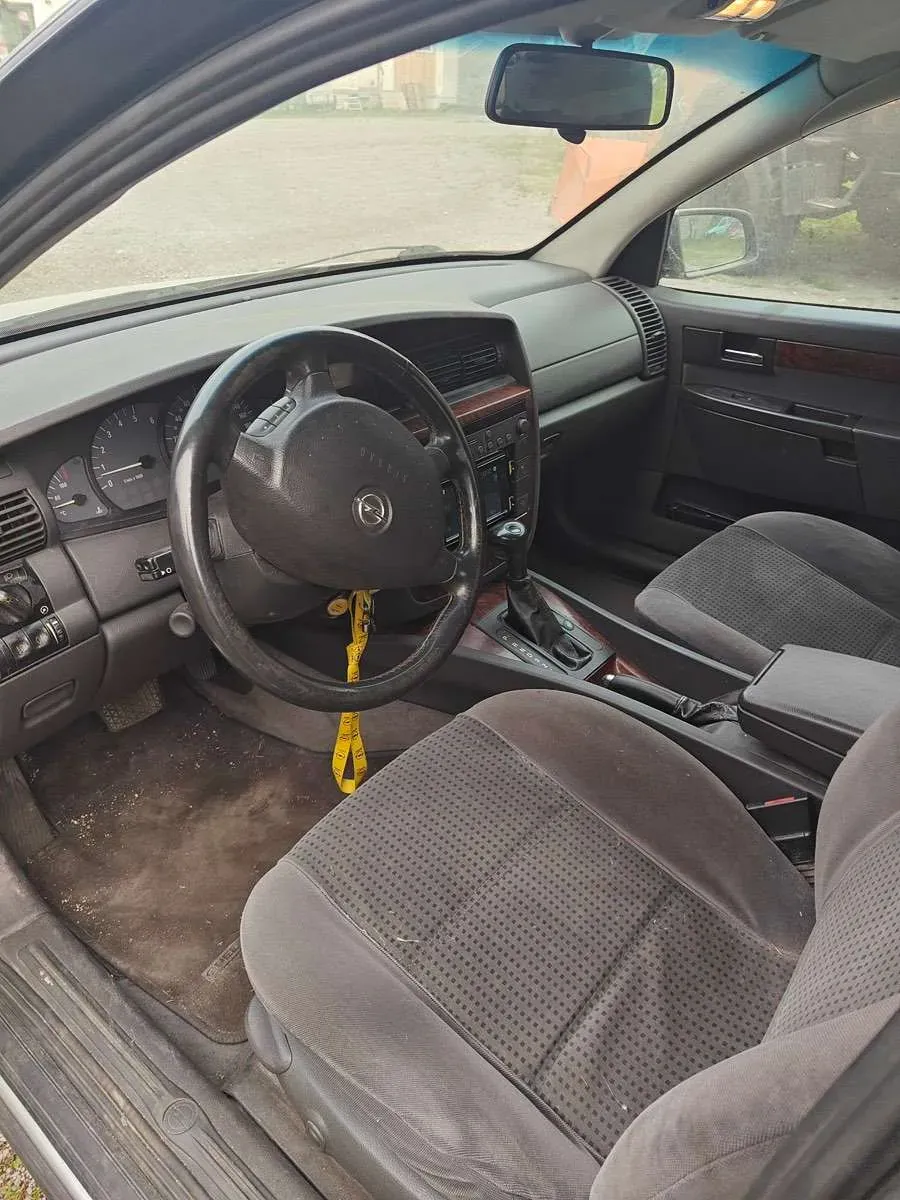 Opel Omega 2000 photo 3