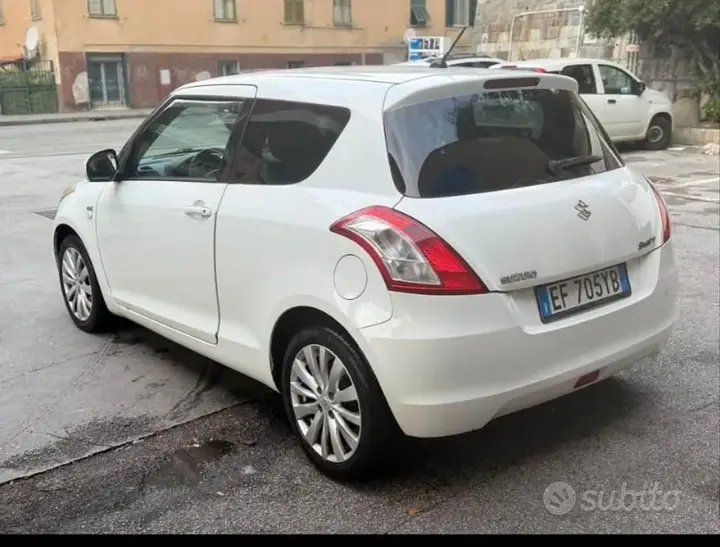Suzuki Swift 2012 photo 2
