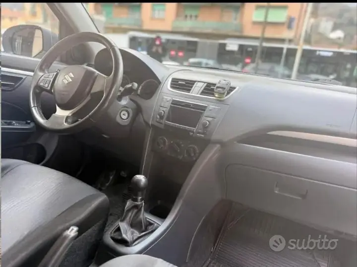 Suzuki Swift 2012 photo 5