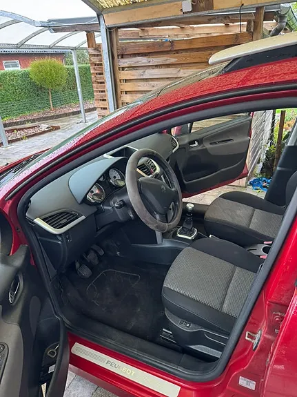 Peugeot 207 2010 photo 4