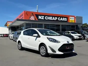 Toyota Aqua 2019 photo 2