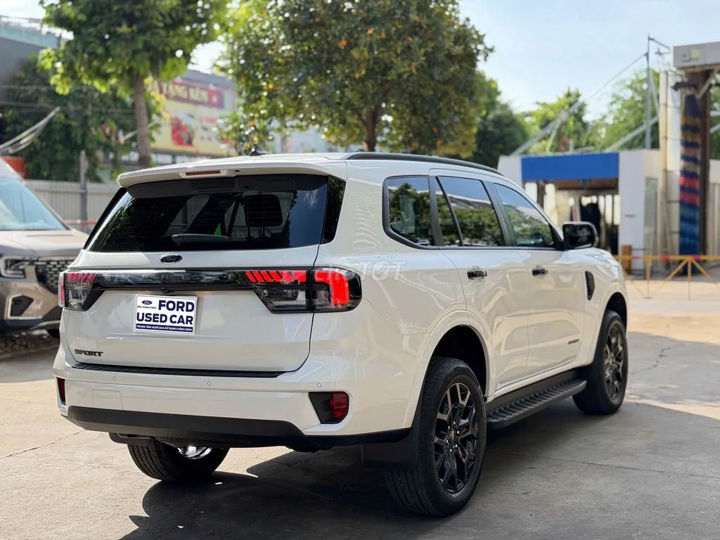 Ford Everest 2024 photo 2