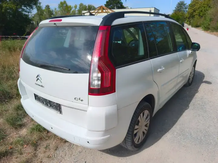 Citroen Grand C4 Picasso 2010 photo 3