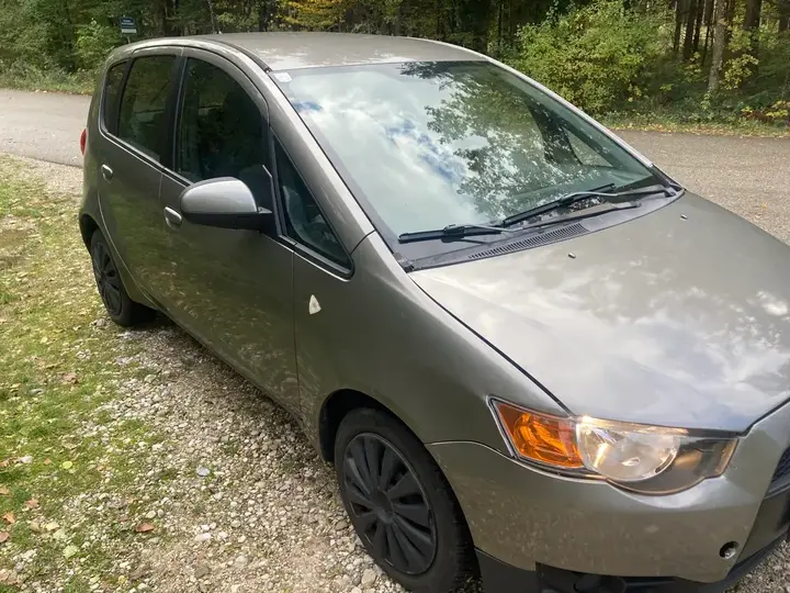 Mitsubishi Colt 2010 photo 2