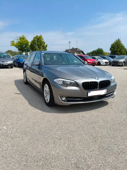 BMW 5 Series 2011 photo 2