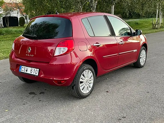 Renault Clio 2011 photo 2