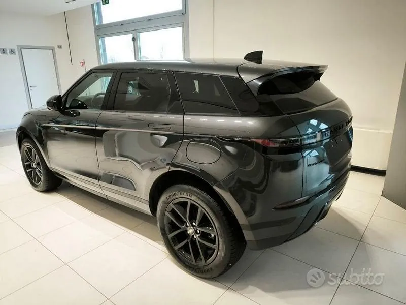 Land Rover Range Rover Evoque 2026 photo 3