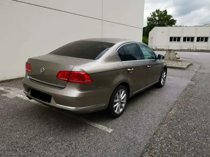 Volkswagen Passat 2012 photo 2