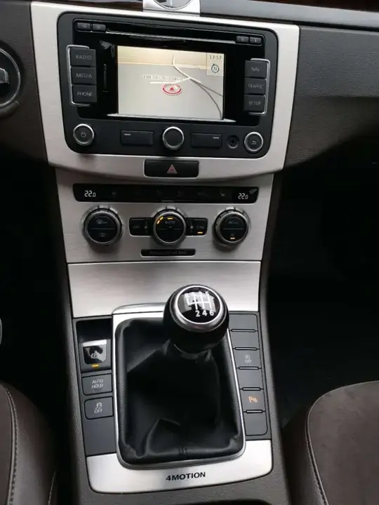 Volkswagen Passat 2012 photo 3