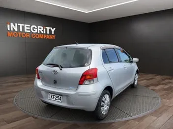 Toyota Vitz 2009 photo 4