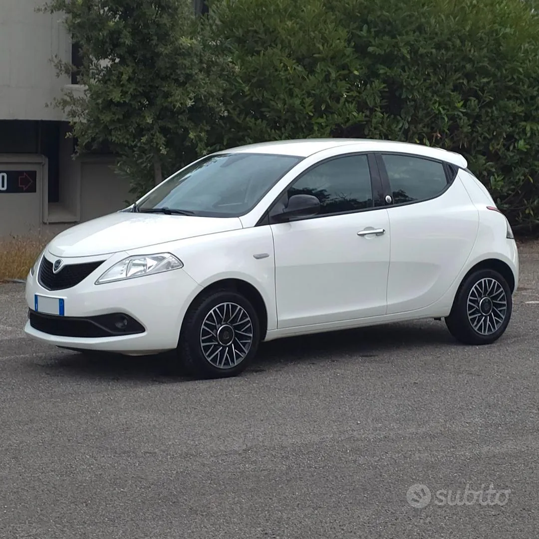 Lancia Ypsilon