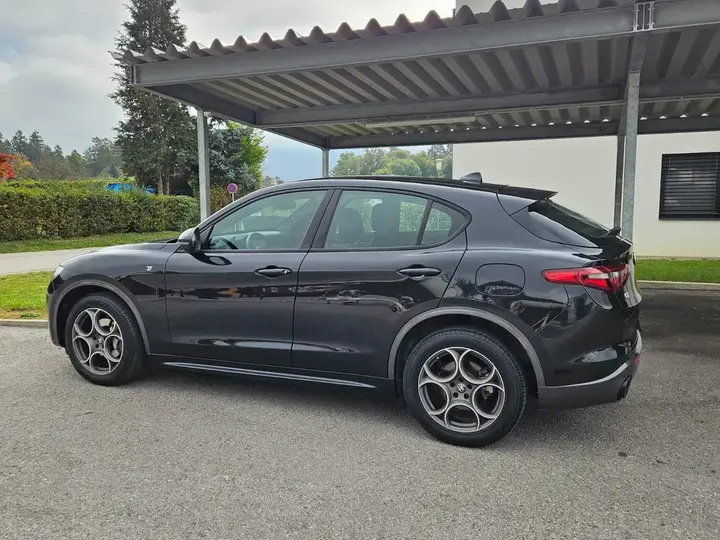 Alfa Romeo Stelvio 2022 photo 2
