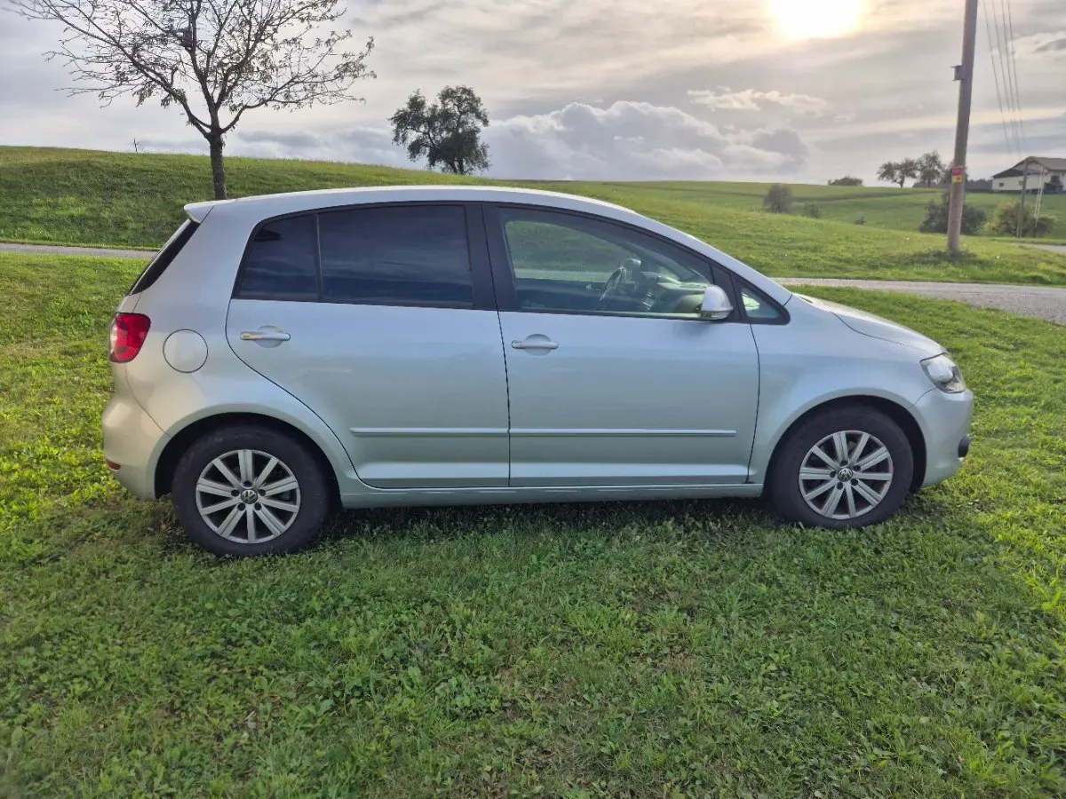 Volkswagen Golf 2010 photo 3