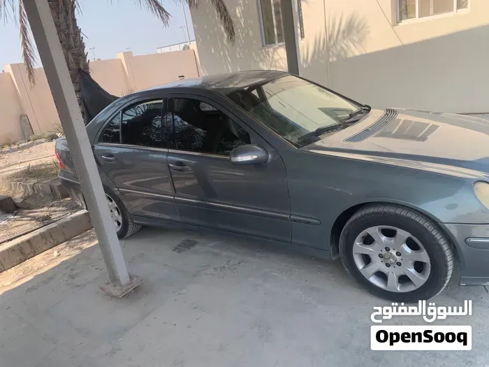 Mercedes-Benz C-Class 2005 photo 2