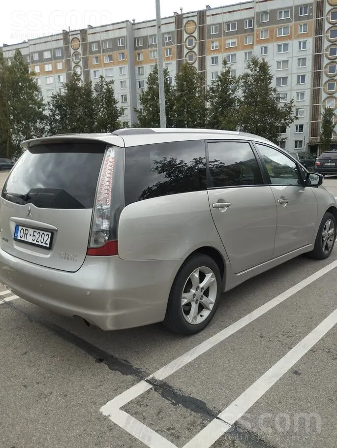 Mitsubishi Grandis 2008 photo 3