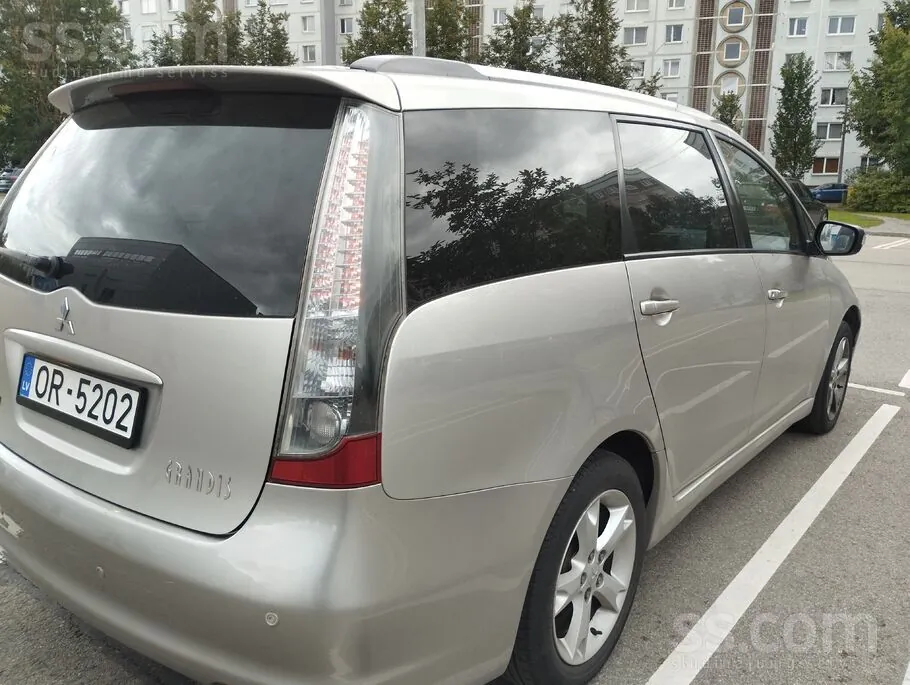Mitsubishi Grandis 2008 photo 4