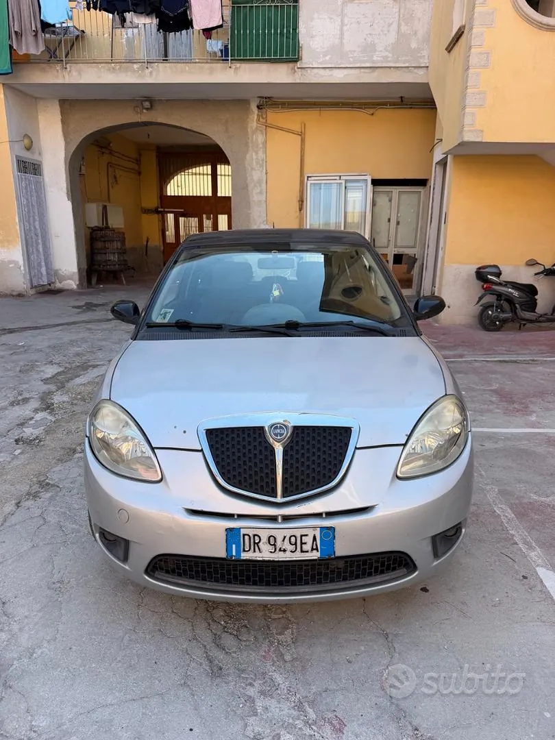 Lancia Ypsilon