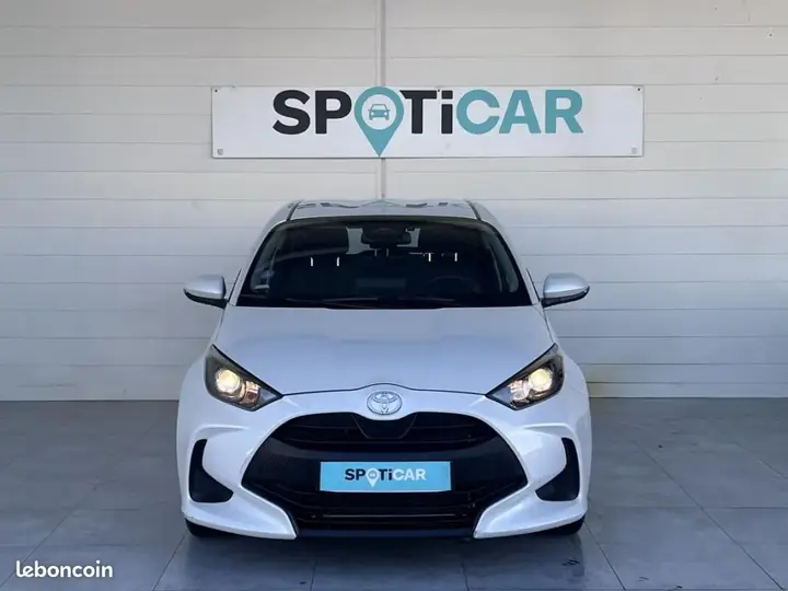 Toyota Yaris 2024 photo 2