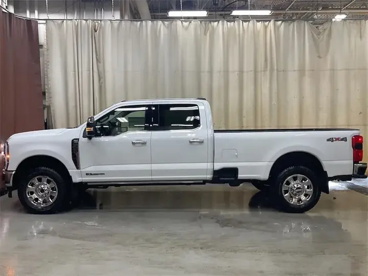 Ford F-350 Super Duty 2026 photo 2