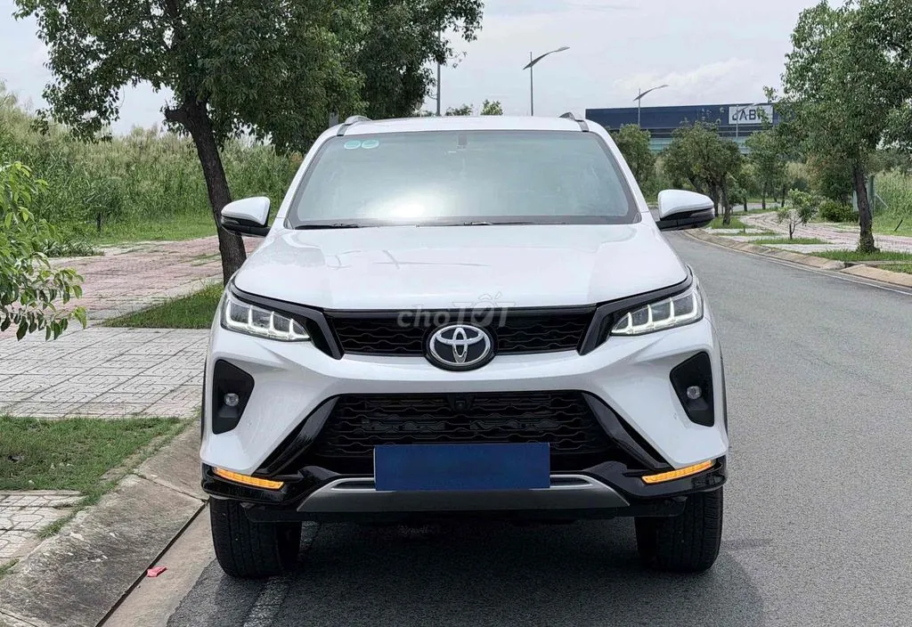 Toyota Fortuner 2025 photo 3