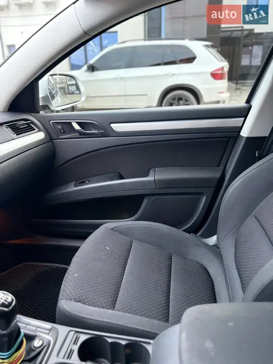 Skoda Superb 2014 photo 2