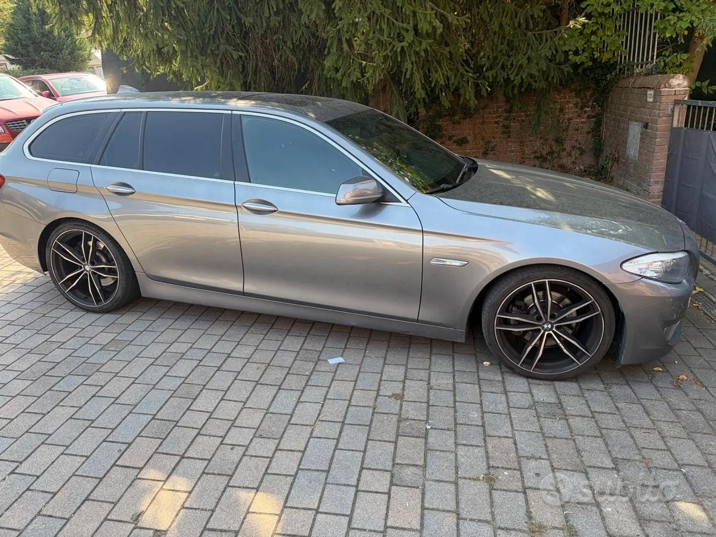 BMW 520 Touring 2010 photo 2