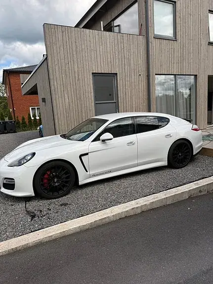 Porsche Panamera Gts