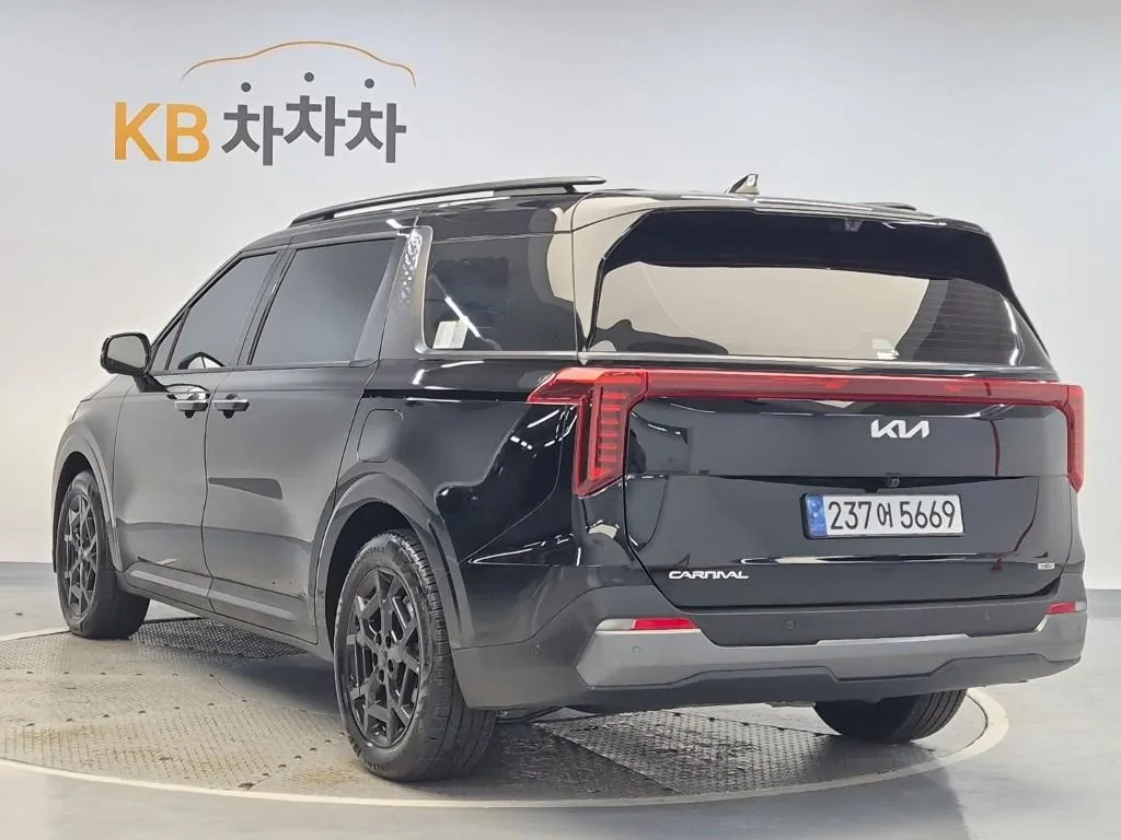 Kia Carnival 2025 photo 2