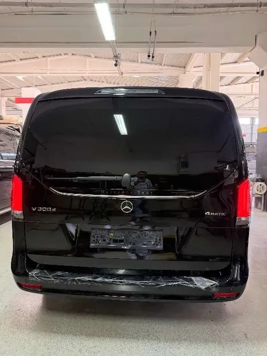 Mercedes-Benz V-Class photo 2
