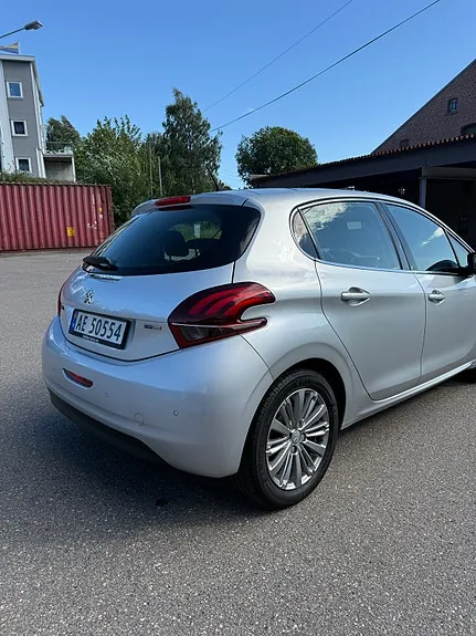 Peugeot 208 2017 photo 3