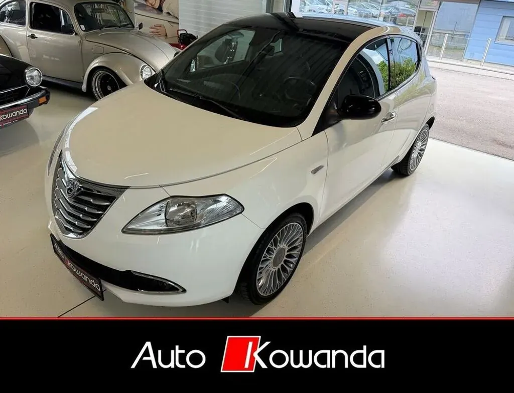 Lancia Ypsilon 2012 photo 2