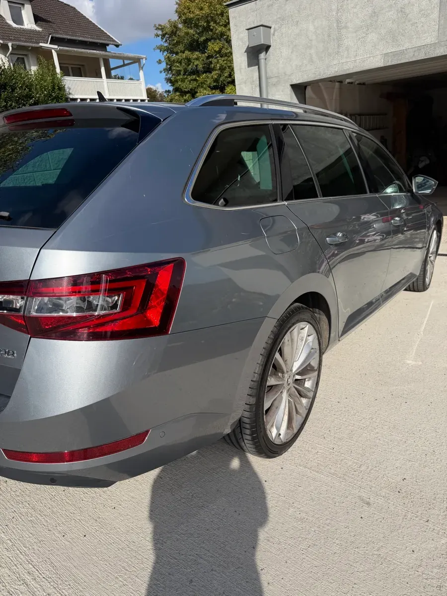 Skoda Superb 2018 photo 2