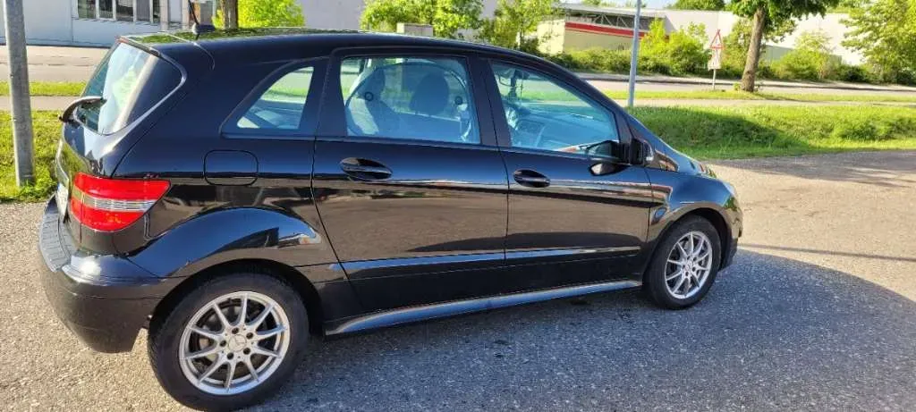 Mercedes-Benz B-Class 2011 photo 2