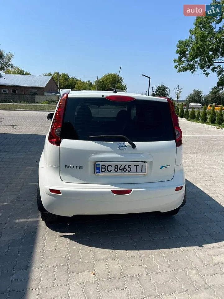 Nissan Note 2011 photo 5