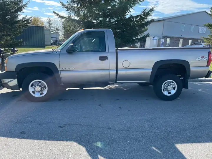 Chevrolet Silverado 2500 2003 photo 2