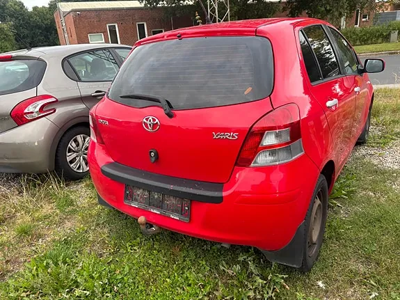 Toyota Yaris 2011 photo 2