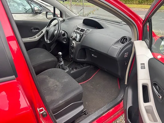 Toyota Yaris 2011 photo 5