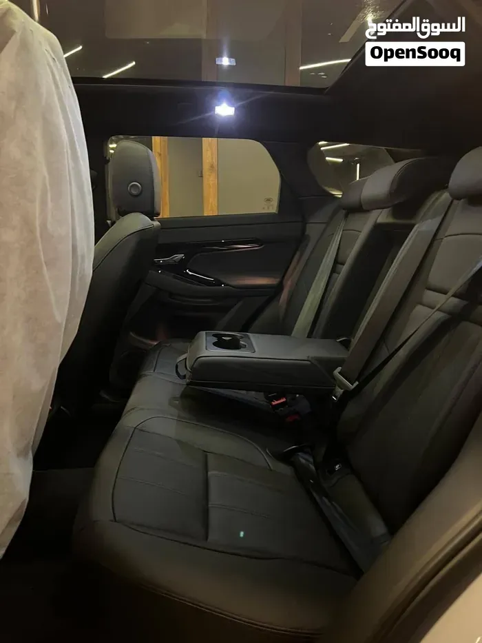 Iveco Range Rover Evoque 2026 photo 2