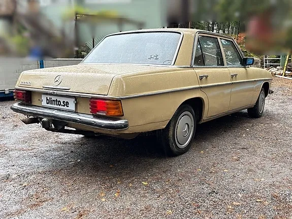 Mercedes-Benz 220 1975 photo 5