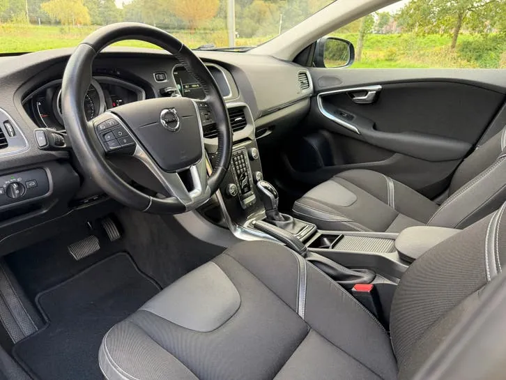 Volvo V40 2016 photo 2