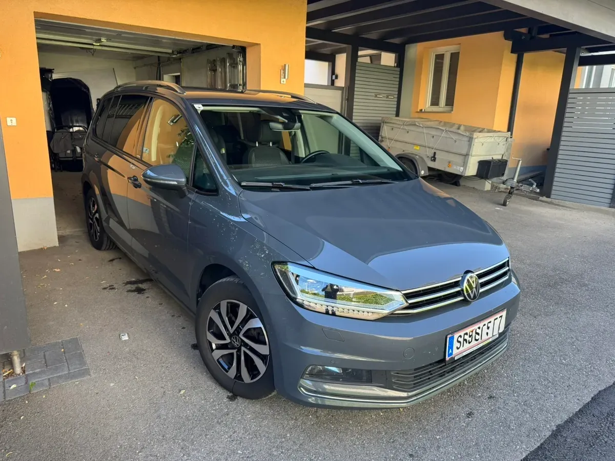 Volkswagen Touran 2021 photo 2