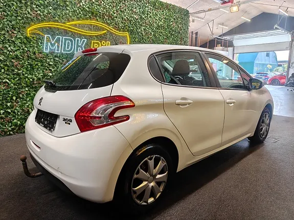 Peugeot 208 2012 photo 4
