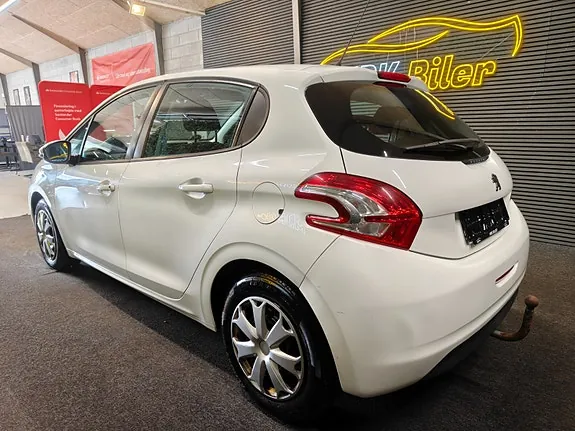 Peugeot 208 2012 photo 3
