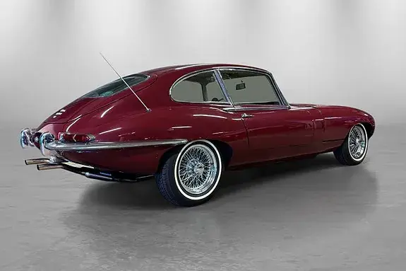 Jaguar E-Type 1968 photo 5