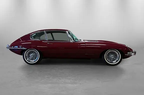 Jaguar E-Type 1968 photo 4