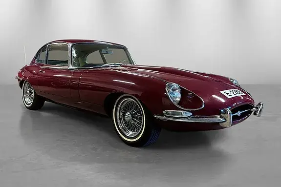 Jaguar E-Type 1968 photo 3