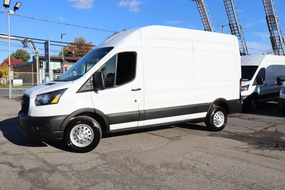 Ford Transit 2025 photo 4