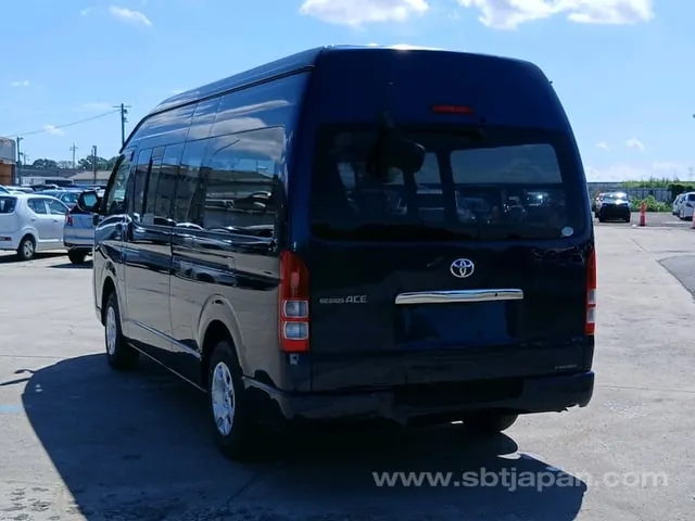 Toyota Regiusace Van 2011 photo 5