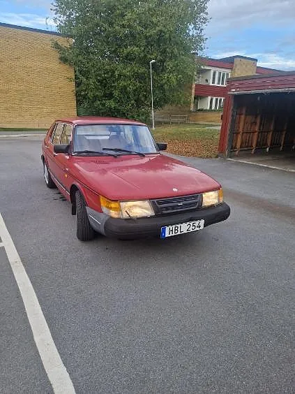 Saab 900