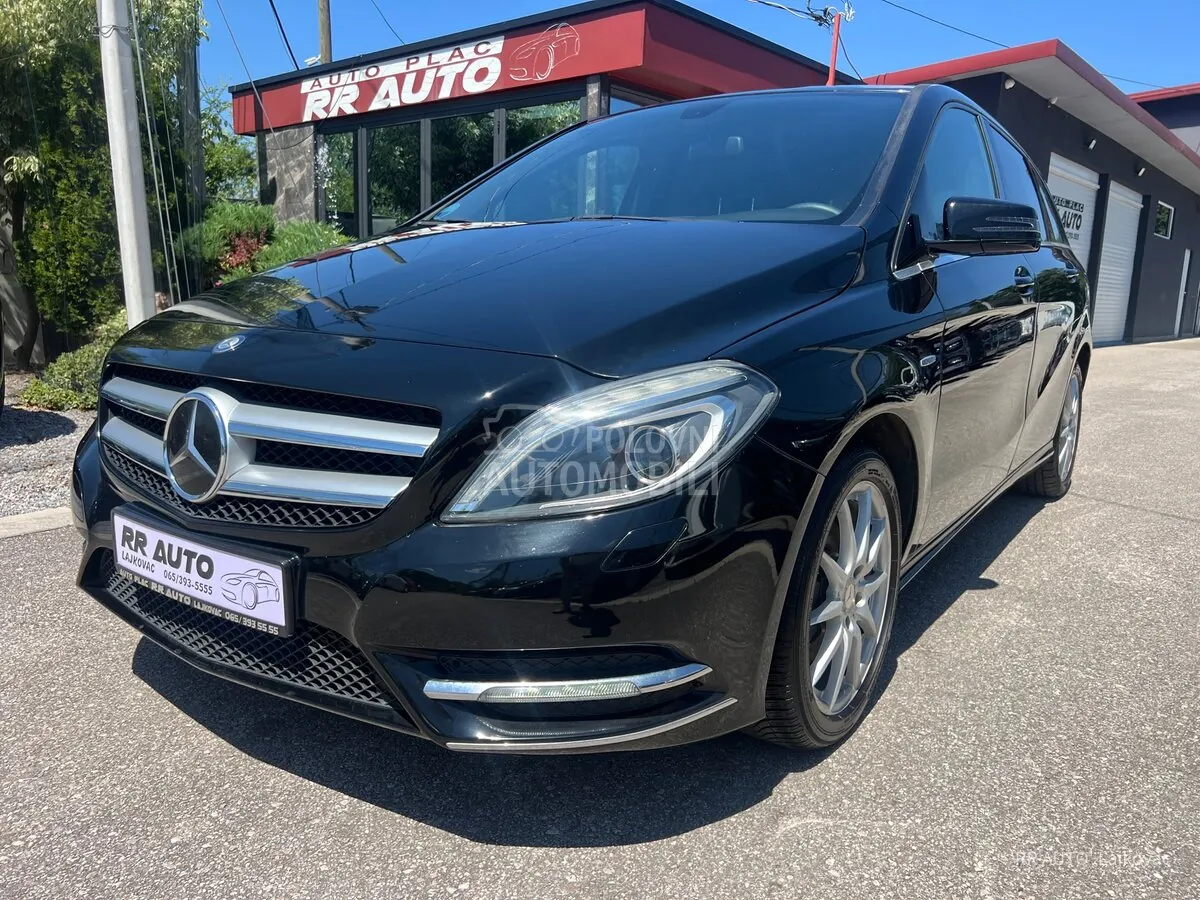 Mercedes-Benz B 180 2011 photo 2